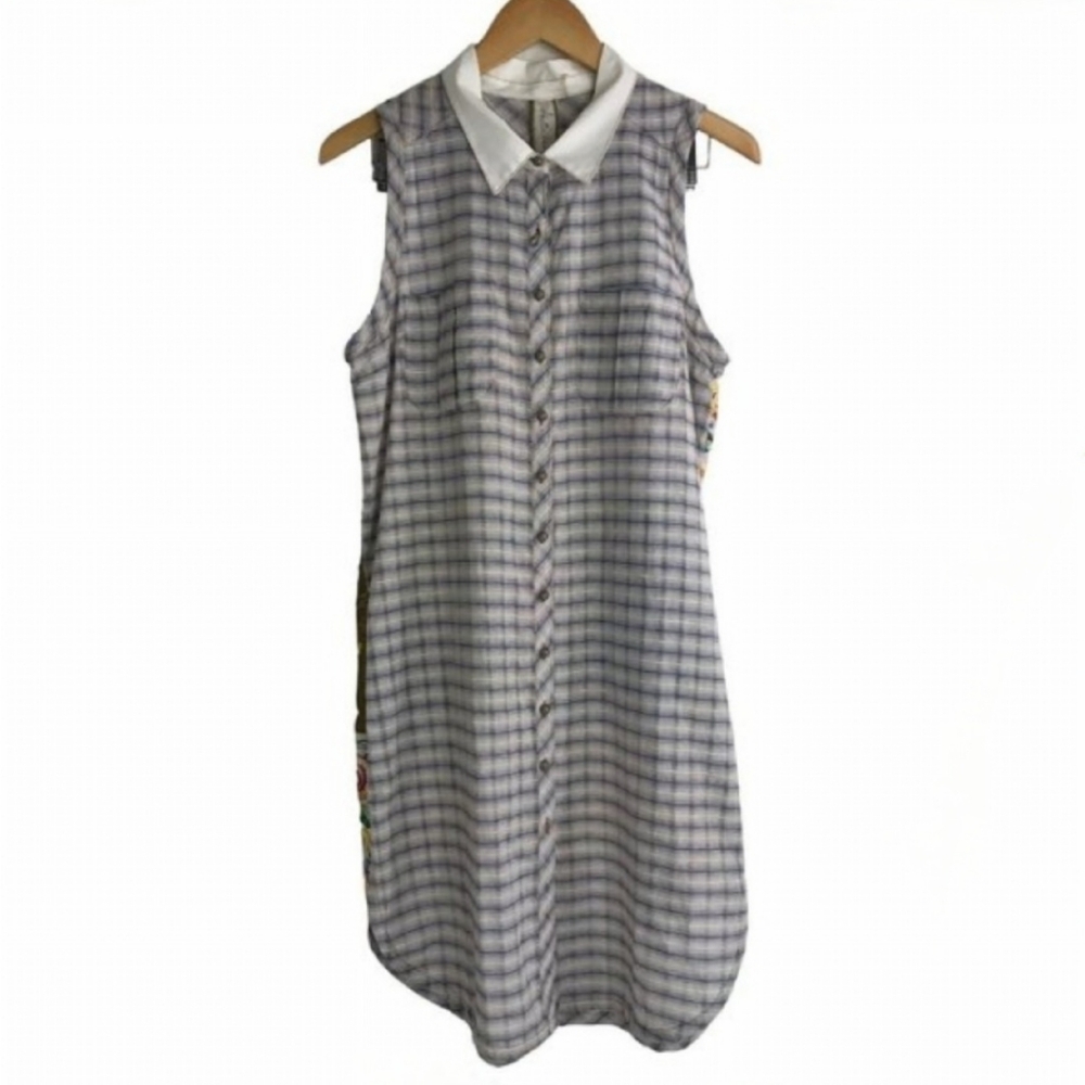 Beautiful Embroidered Button Down Shift Dress - image 2